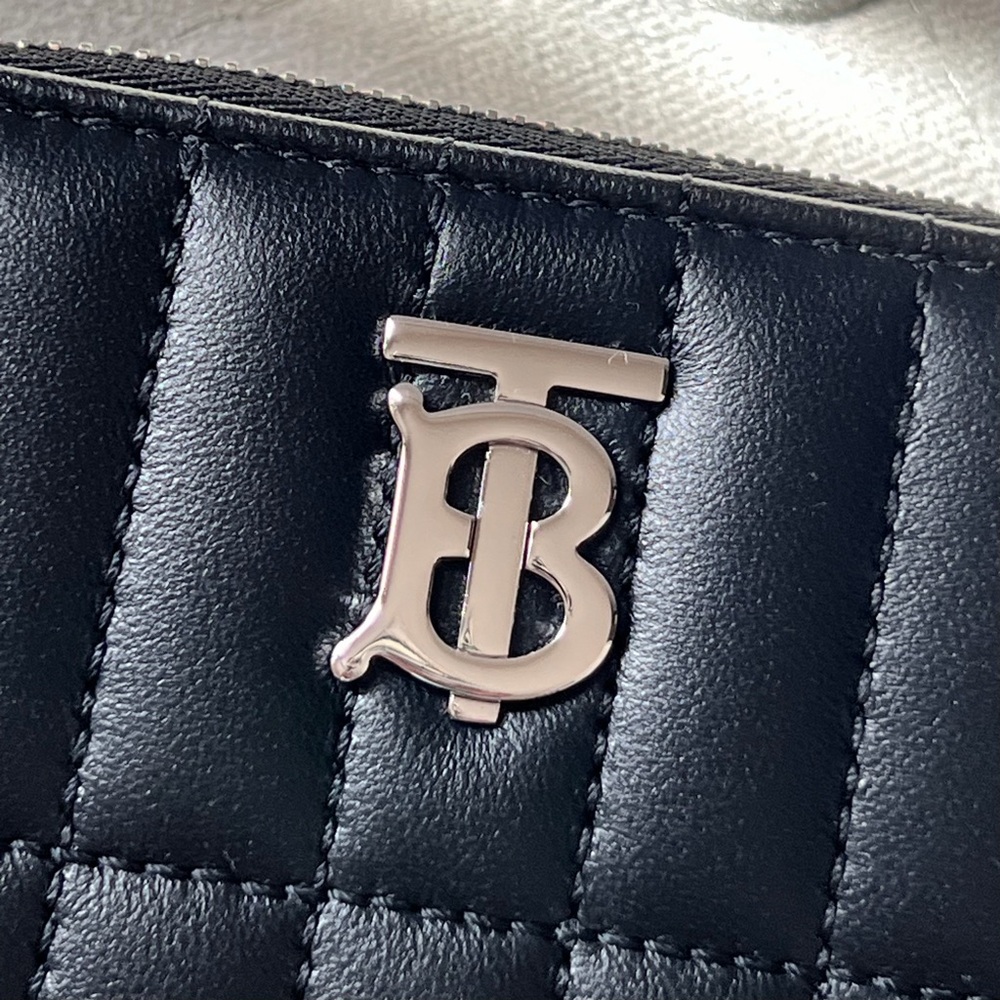 Burberry Quilted Leather Wallet in Black - Picture 8 of 11
